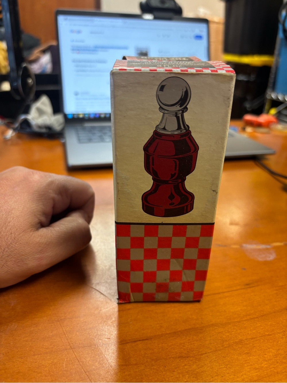 New Avon The Pawn VINTAGE Chess piece Wild Country After Shave 3 FL OZ box men